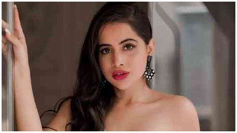 nude urfi|Urfi Javed Shocks Fans As She Strips Naked And Poses in。